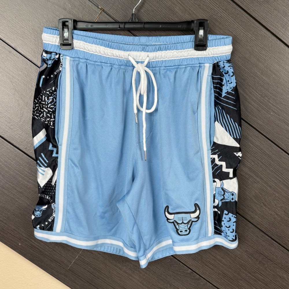 NBA Ultra Game Chicago Bulls Men Basketball Shorts Blue Black Medium 8" Inseam